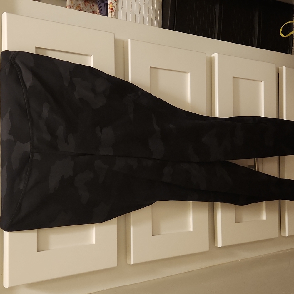 Black camo lulu leggings